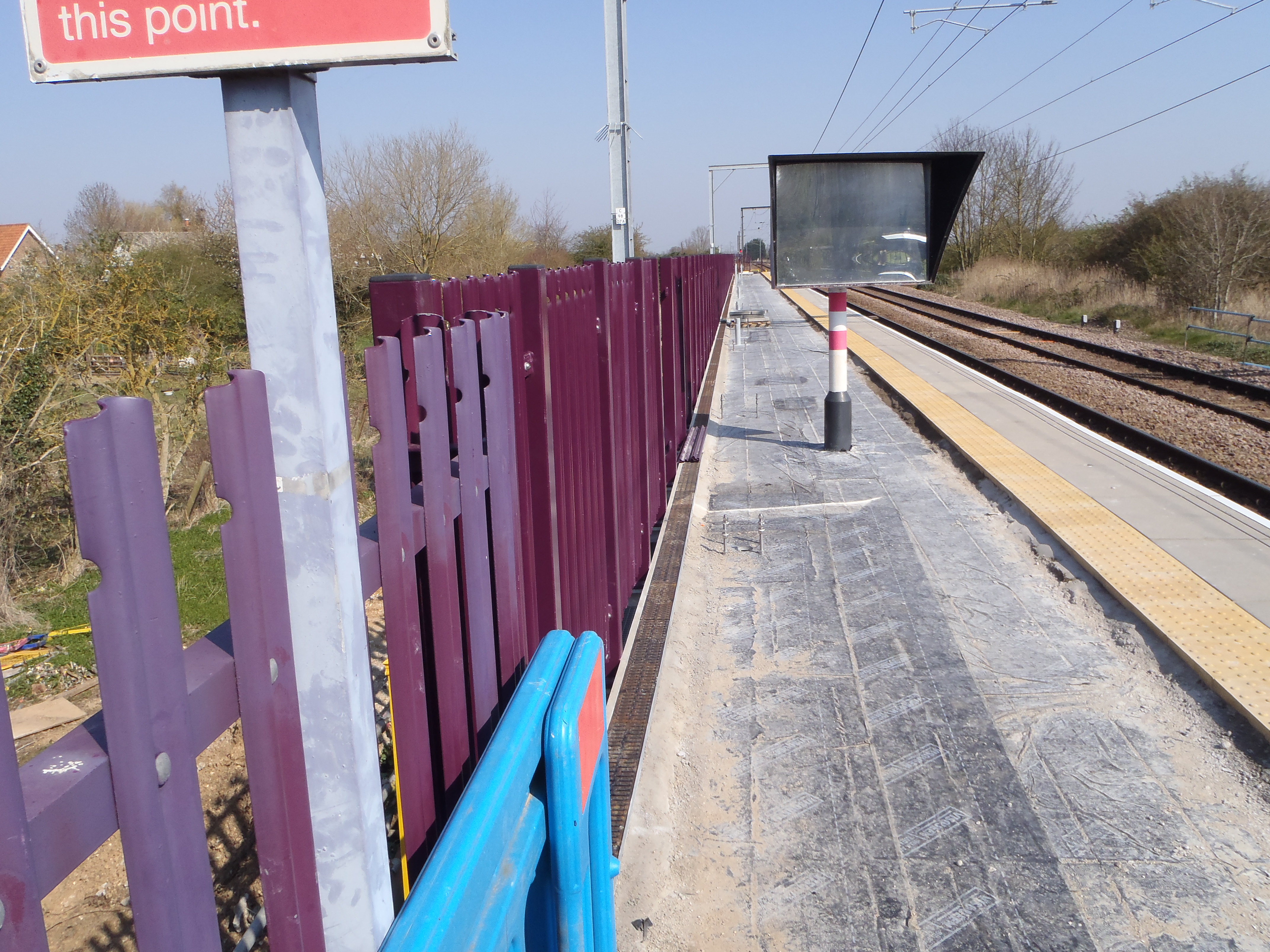 looking north on down platform